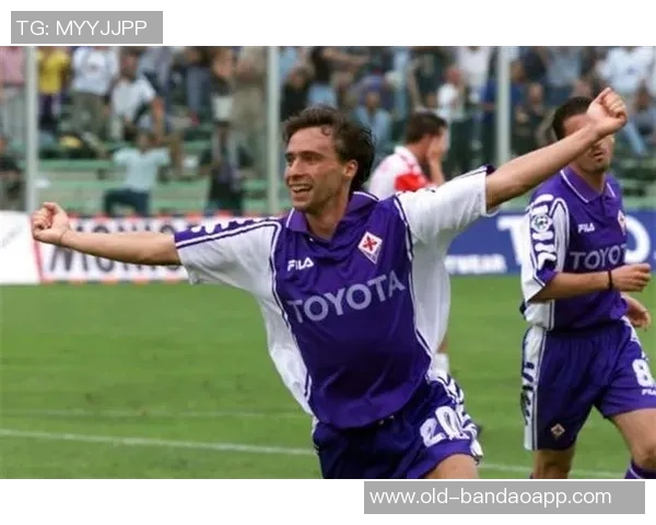 现代足球前锋的演变与战术分析：从传统射手到全能攻击手的转变与影响