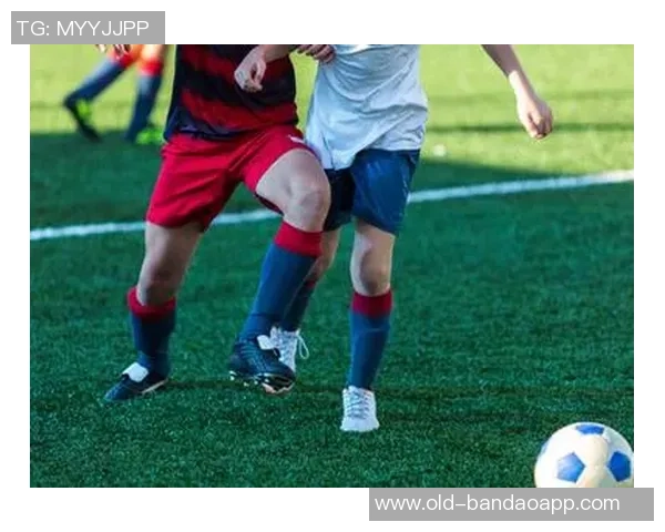 白色足球球服的魅力与搭配技巧解析让你在球场上尽显风采